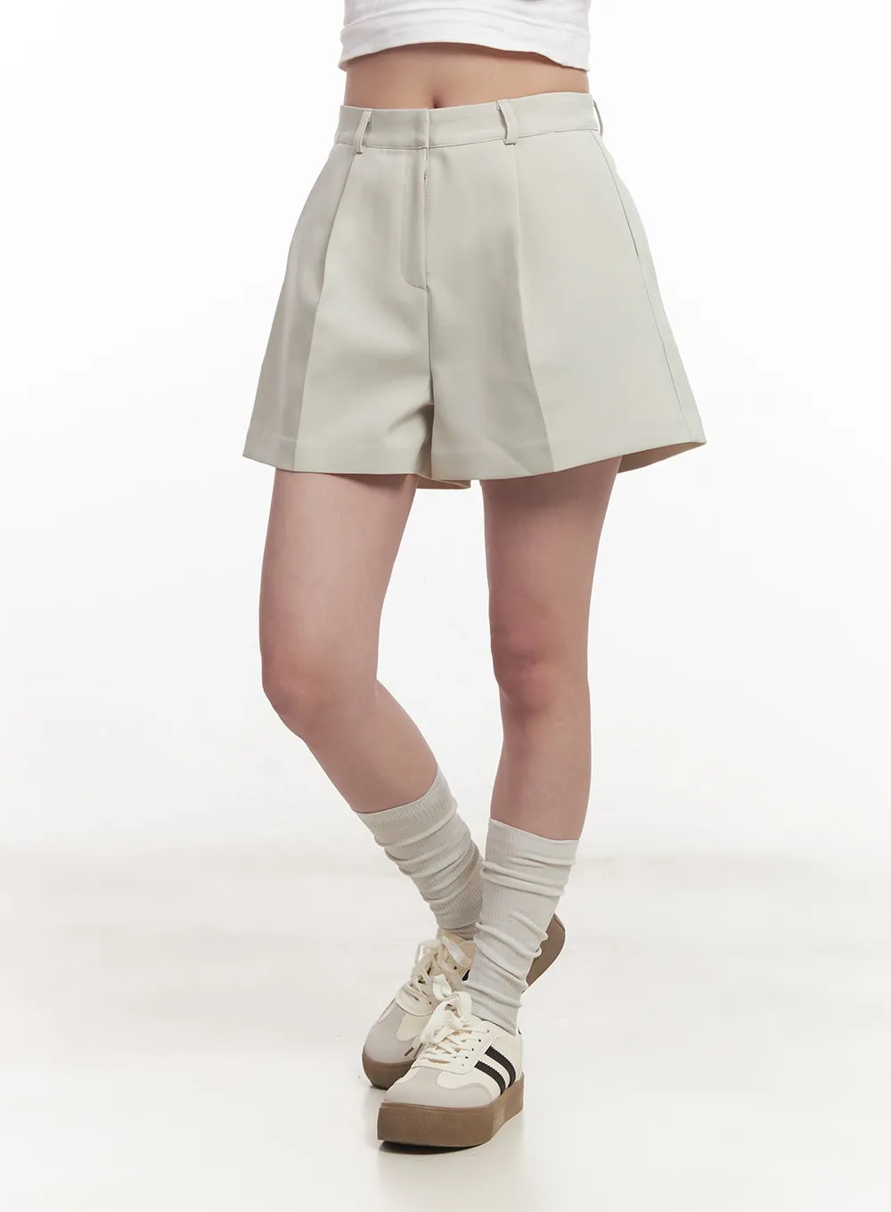 Wide-Fit Pintuck Shorts CA510